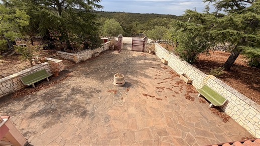 Villetta Di Tre Vani, Terrazza, Locale Al Piano Terra. Panoramica, In Buono Stato.